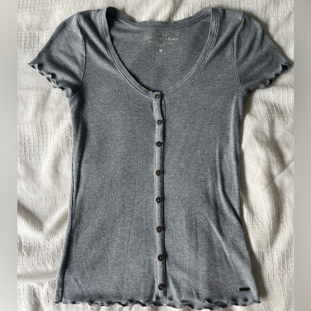 Gray Hollister Womens Short Sleeve Tee Ruffle Detail and Buttons Size Medium